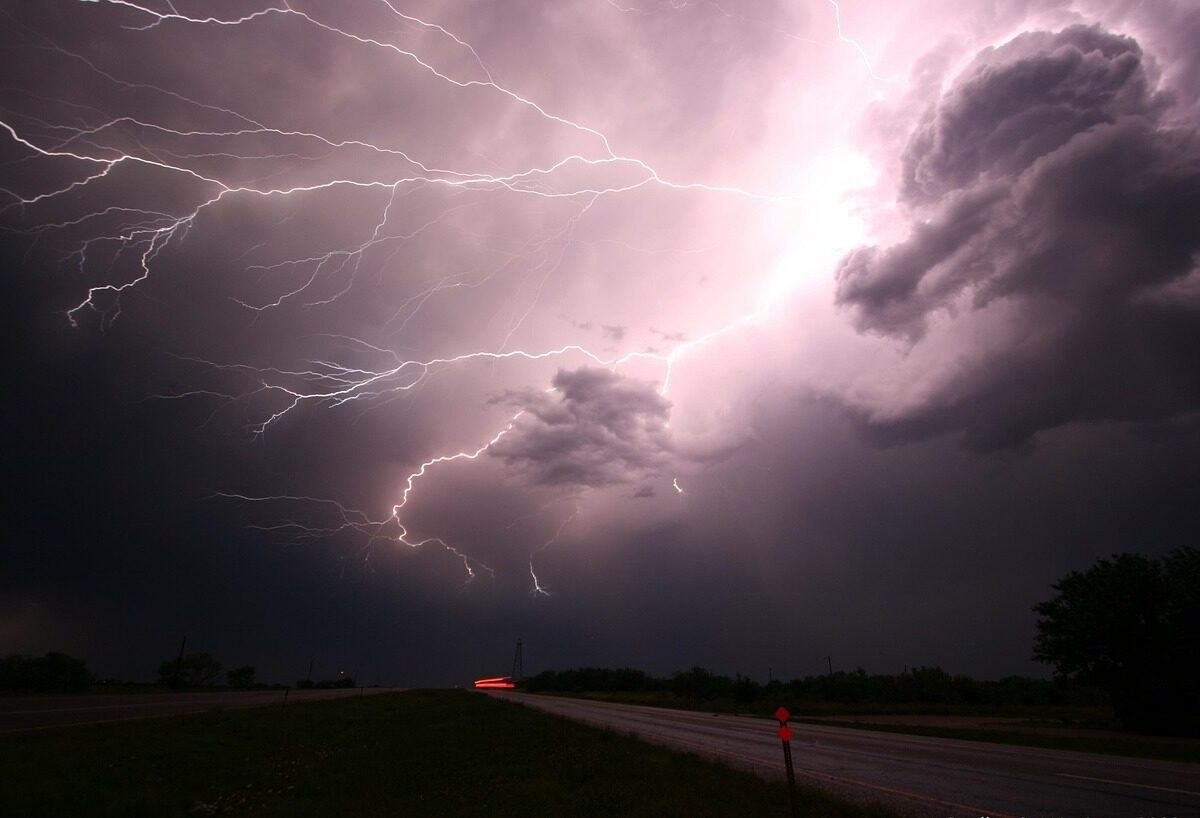 lightning, thunder, lightning storm, night sky, storm, energy, power, nature, electricity, strike, light, thunderstorm, danger, bolt, sky, flash, weather, electric, lightning bolt, powerful, cloud, thunderbolt, dark, bright, electrical, rain, shock, night, charge, flare, storm clouds, dramatic, climate